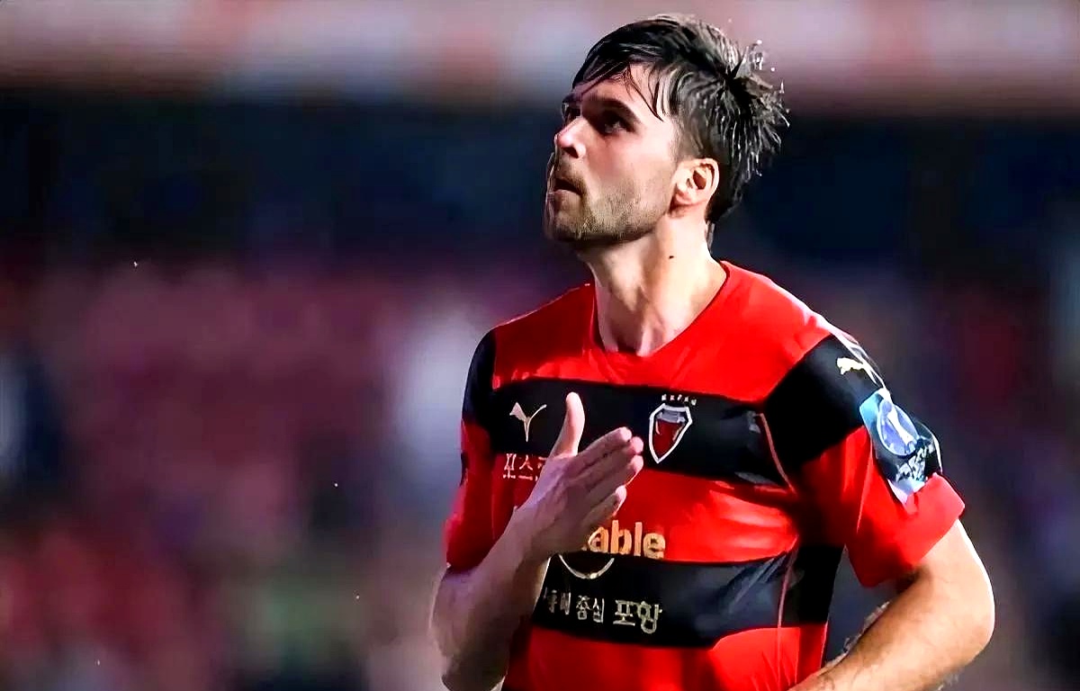 九游-Doinb迎来五赛季出色发挥，独行侠观众热烈欢呼！