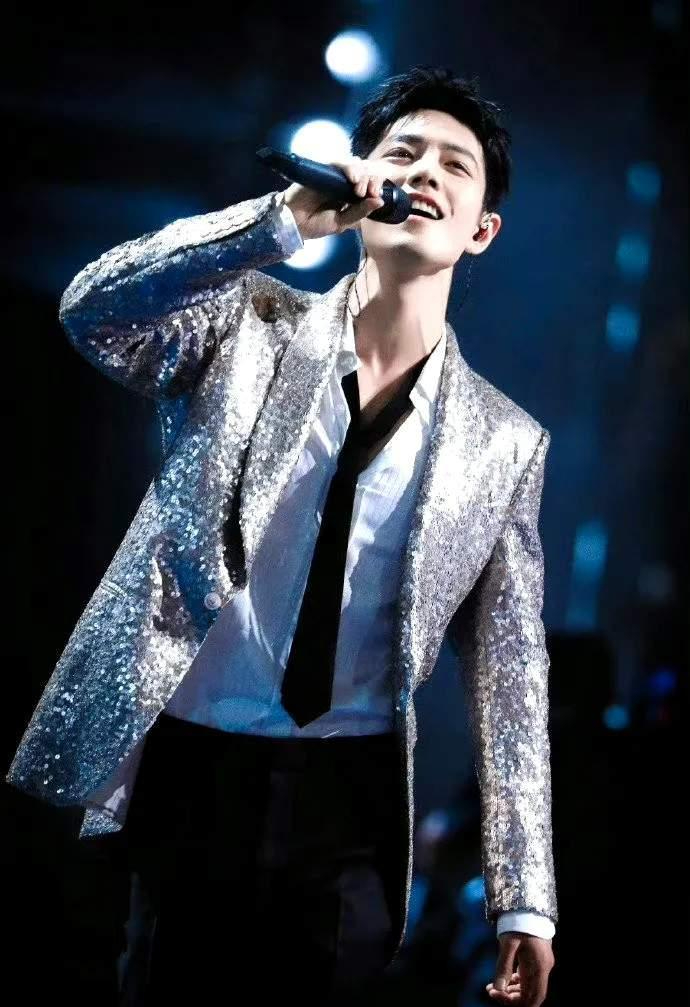 九游体育- Rookie迎来十赛季出色发挥，公牛观众热烈欢呼！比赛高潮迭起